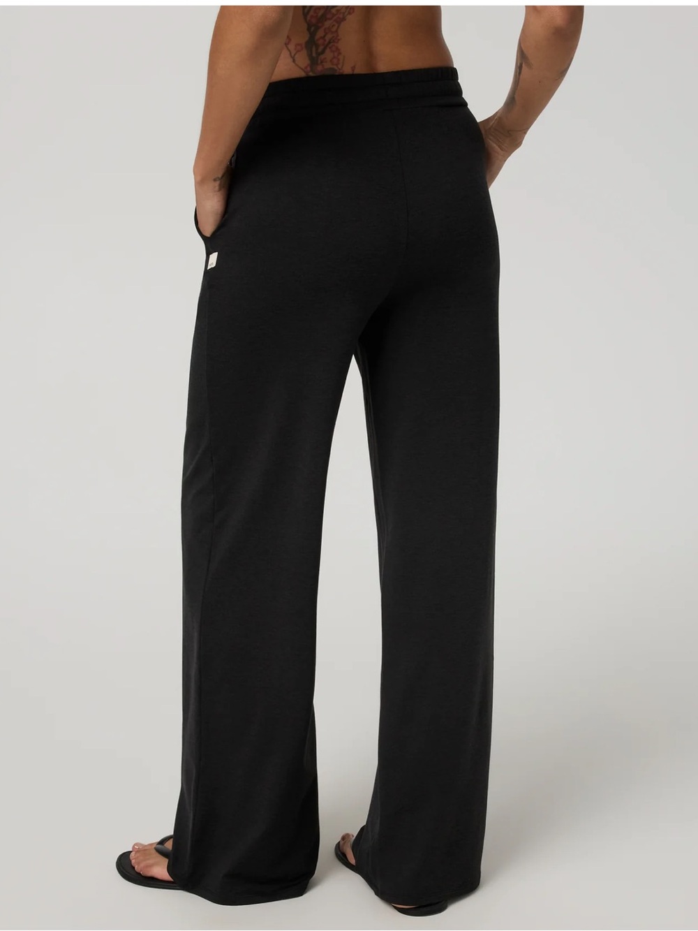 Vuori Halo Essential Wide Leg in Black - Picture 4 of 8
